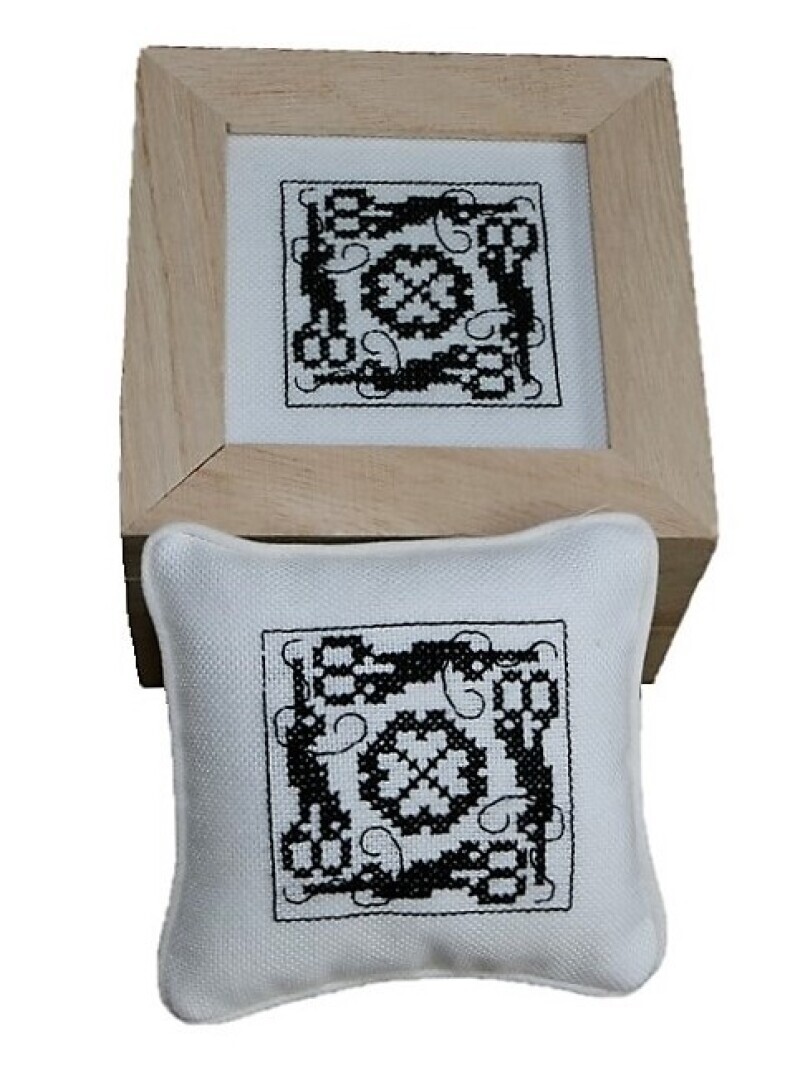 ​Houten Naaidoosje + Speldenkussen