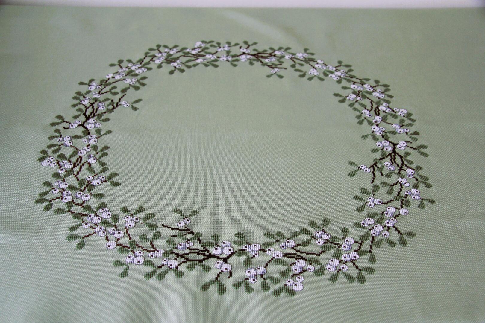 Kerstkleed 98x98 cm, zachtgroen met mistletoekrans