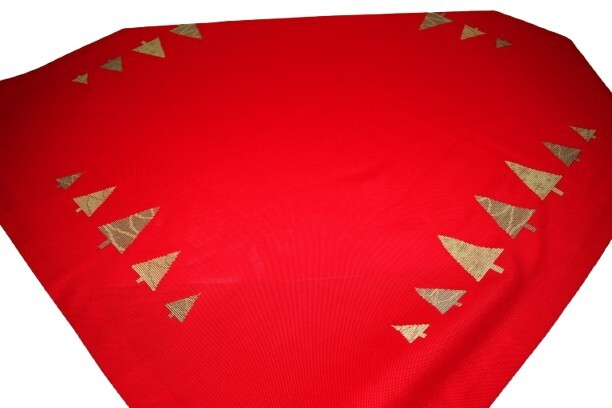Kerstkleed 90x90 cm rood  met 5/7 kerstbomen per zijde