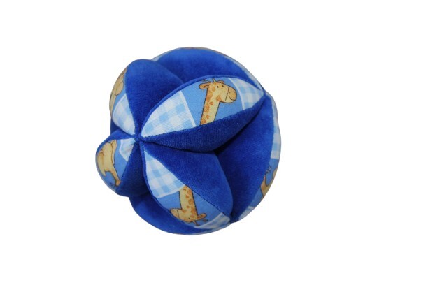 Motoriekbal, blauwe nicky velours met katoenen dieren afbeeldingen